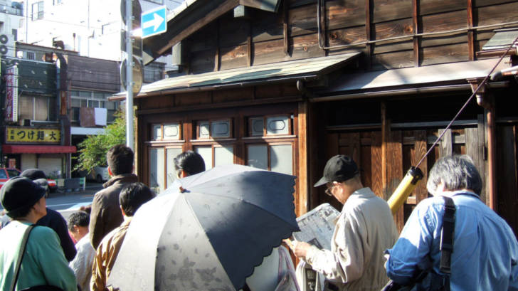伊勢屋の行列